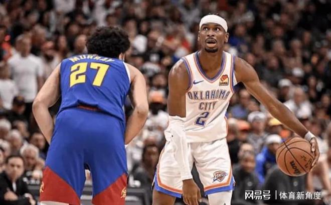 季后赛第二轮激战正酣，多组对决胶着，东部尼克斯凯尔特人战况激烈